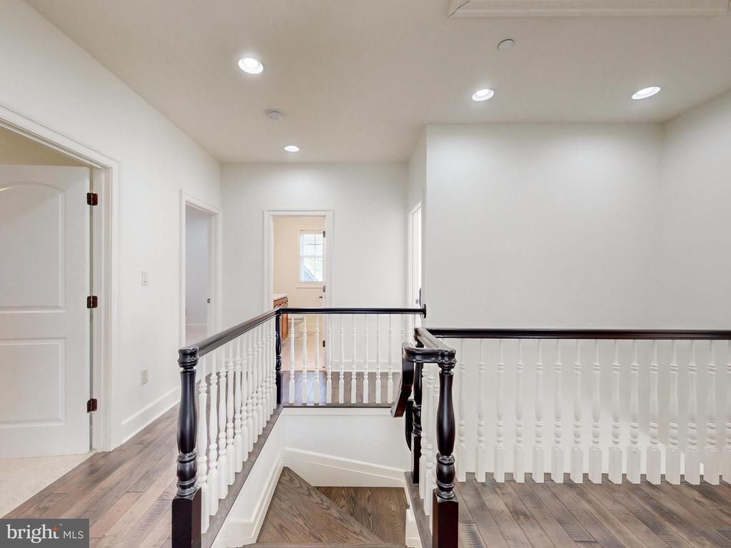 6222 Mossway