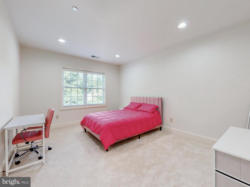 6222 Mossway