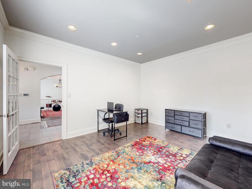 6222 Mossway