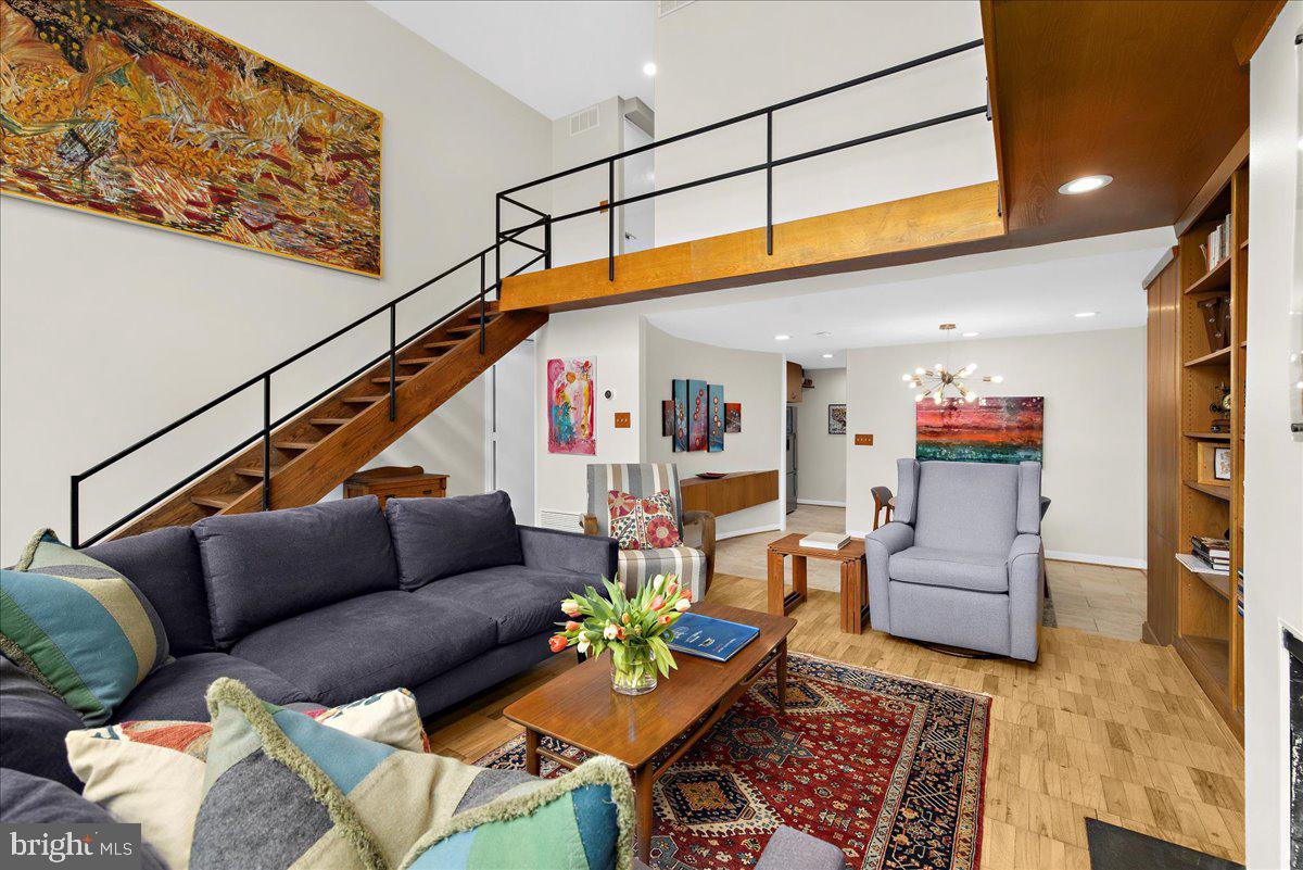 302 W Lafayette Ave