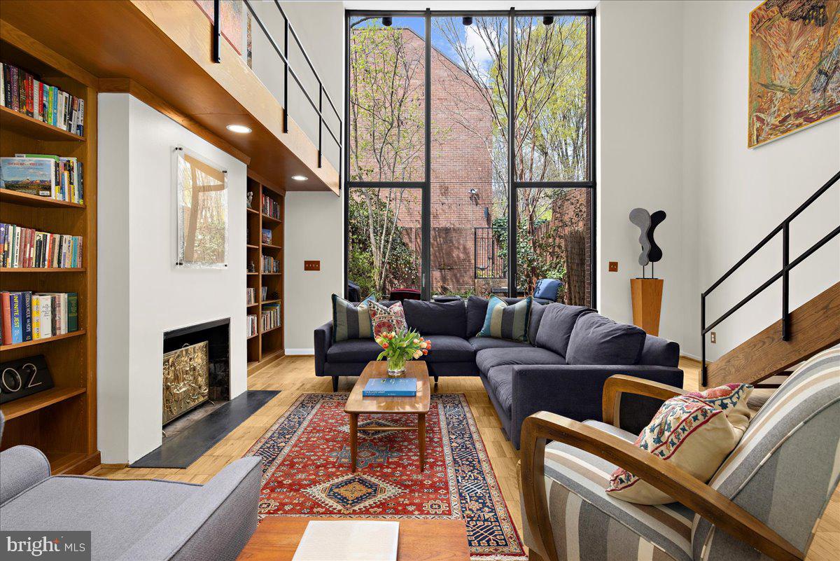 302 W Lafayette Ave