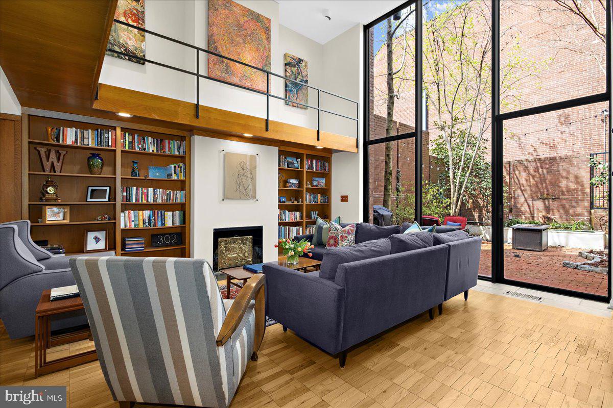 302 W Lafayette Ave