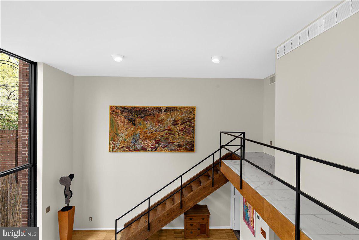 302 W Lafayette Ave