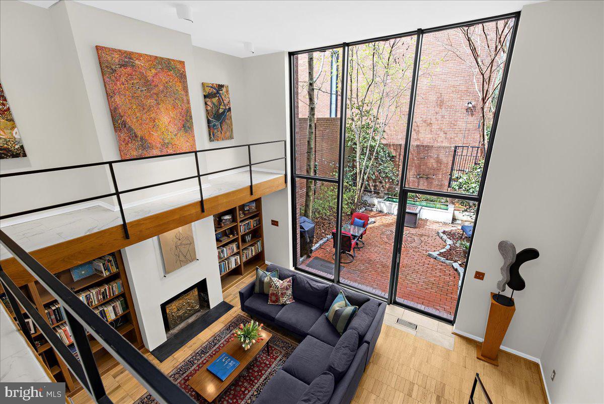 302 W Lafayette Ave