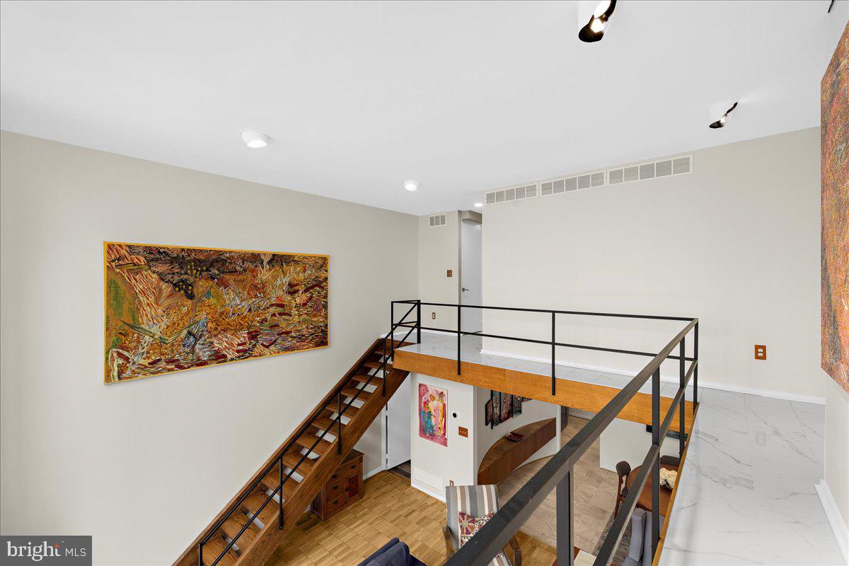 302 W Lafayette Ave