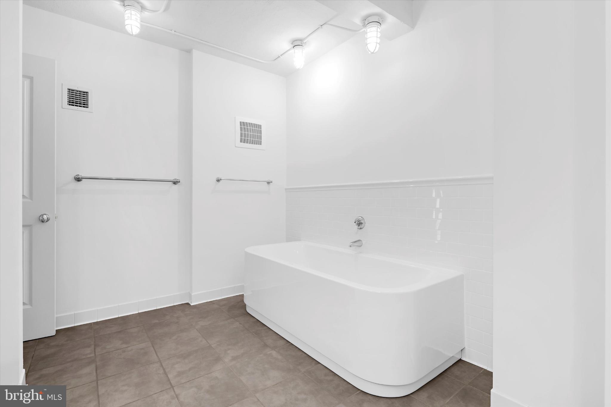 1220 BANK STREET 303