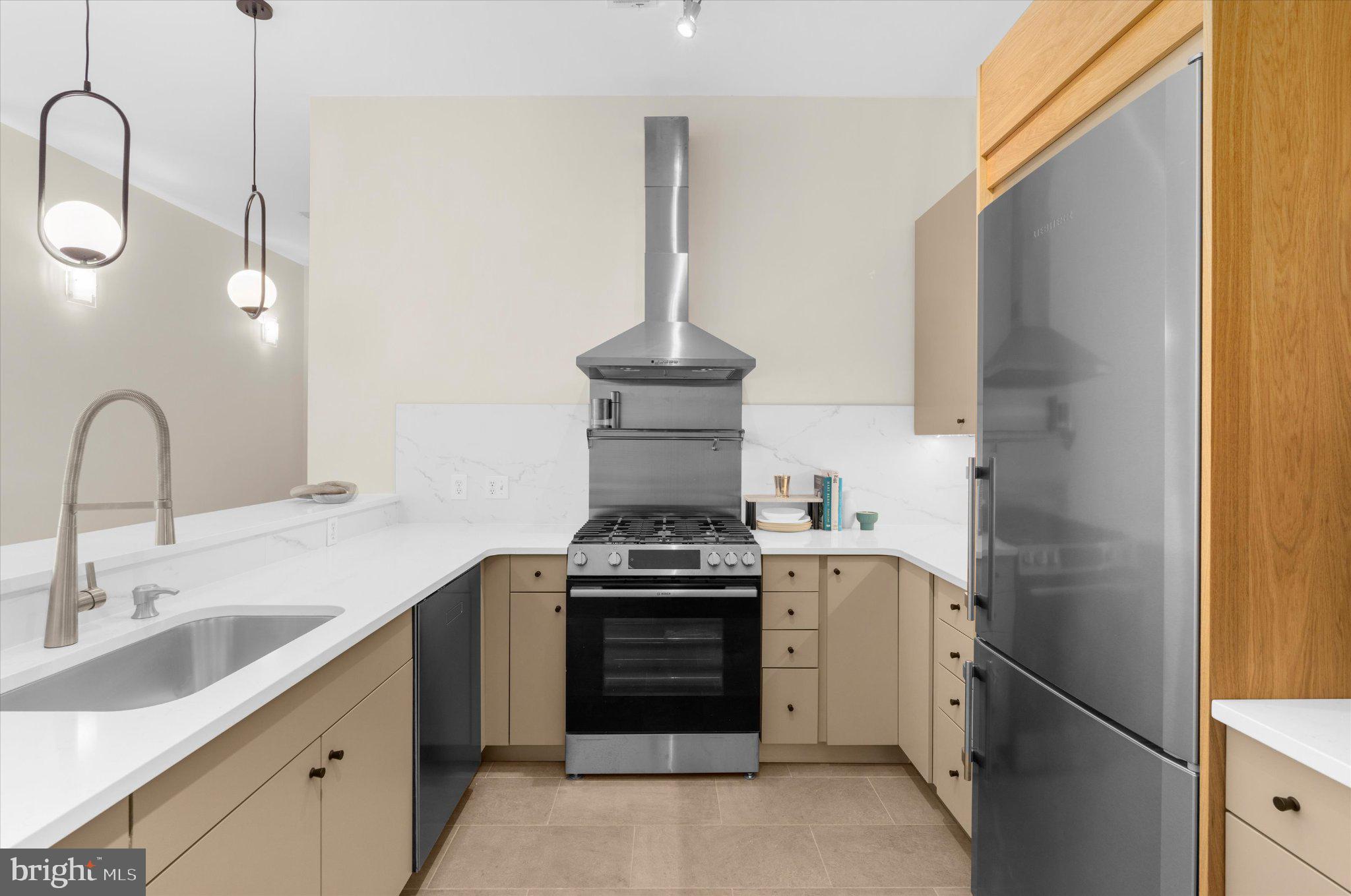 1209 N CHARLES STREET 114