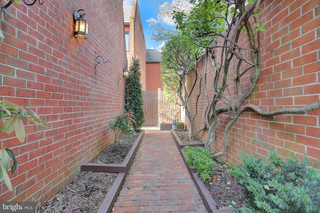2 COLDWATER COURT