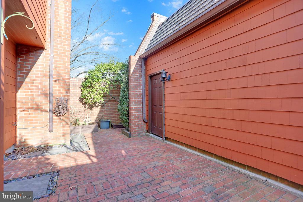 2 COLDWATER COURT
