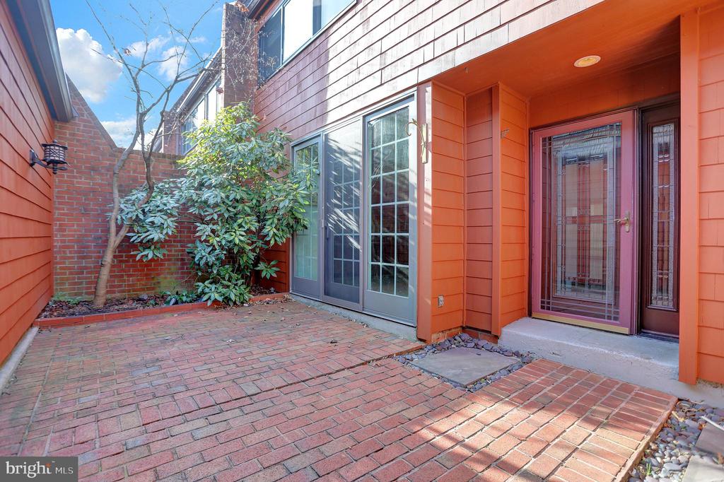 2 COLDWATER COURT