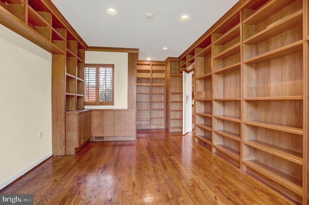 2 COLDWATER COURT