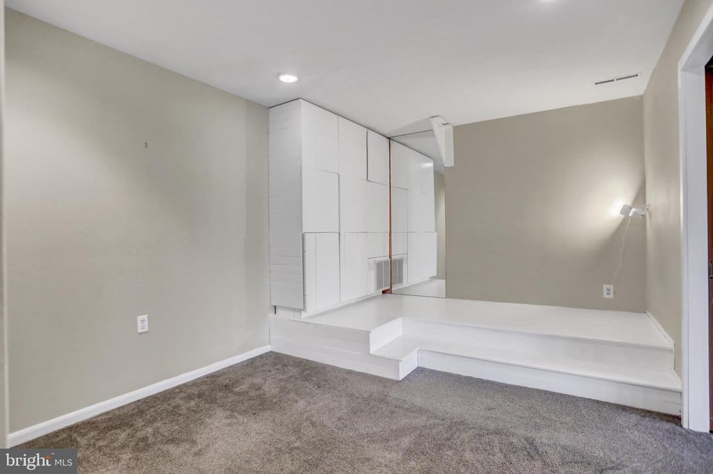 2 COLDWATER COURT
