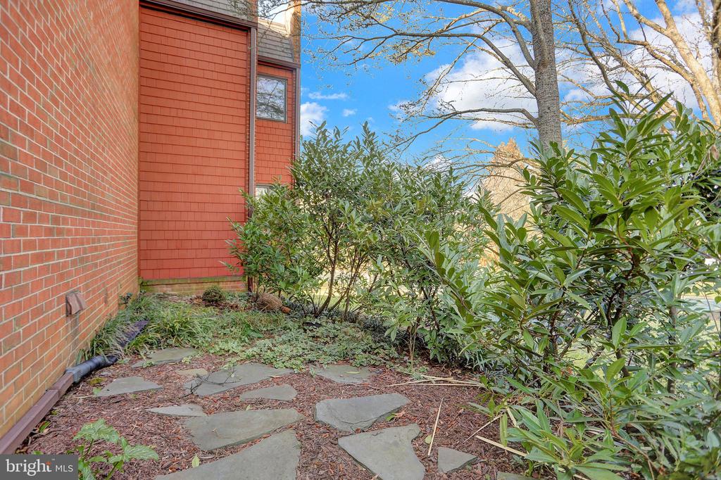 2 COLDWATER COURT