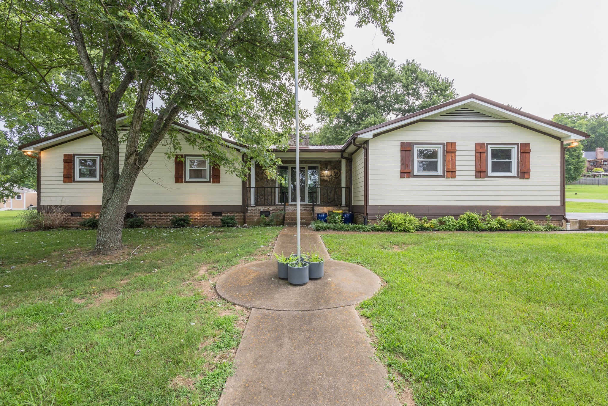 109 Masters Ln