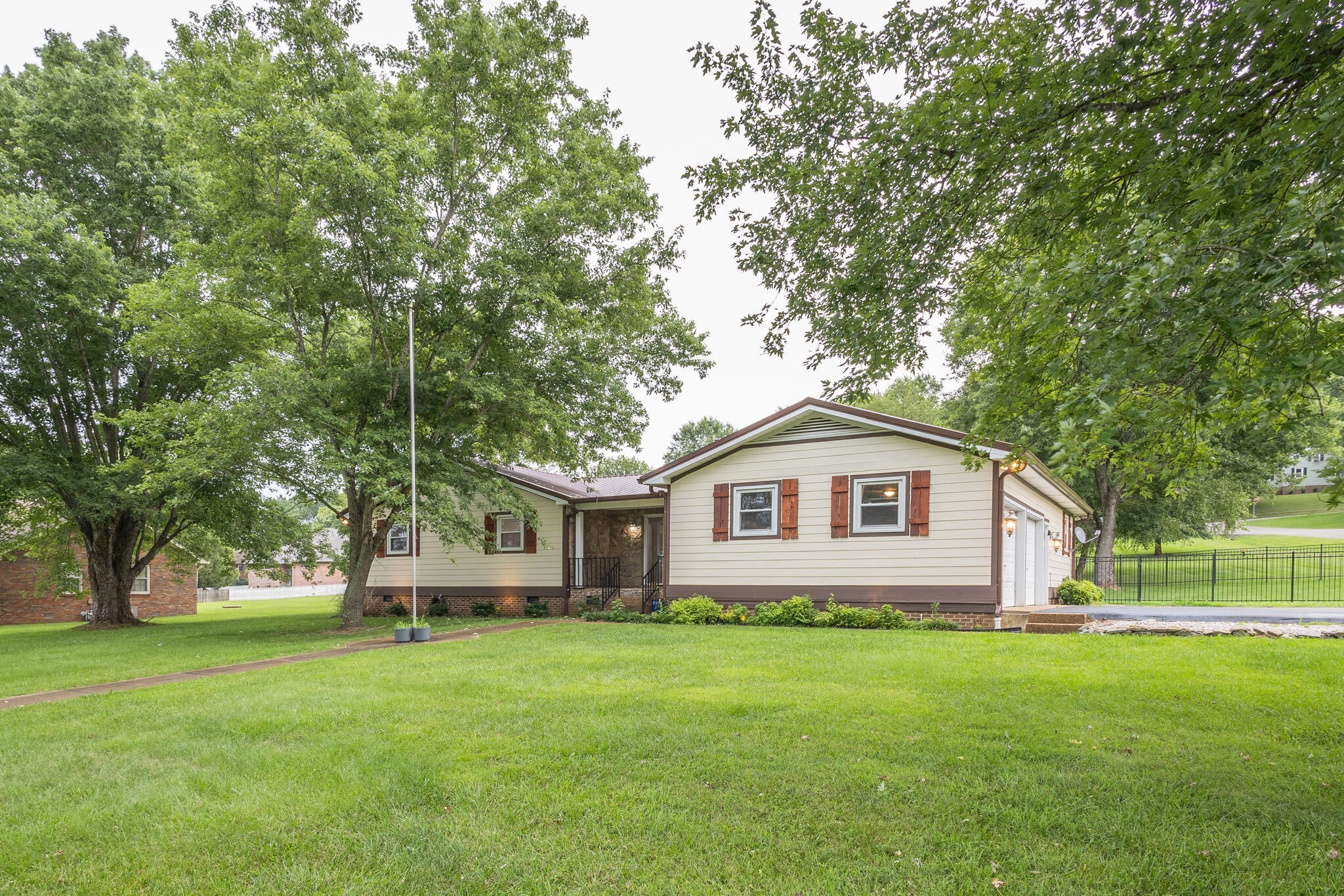 109 Masters Ln
