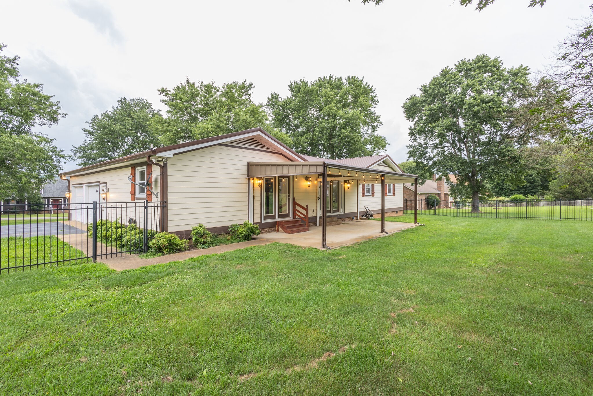 109 Masters Ln