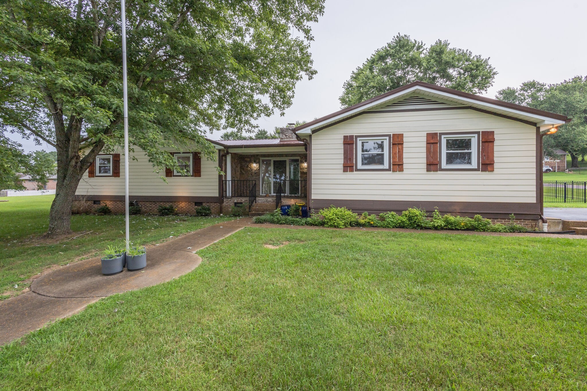 109 Masters Ln