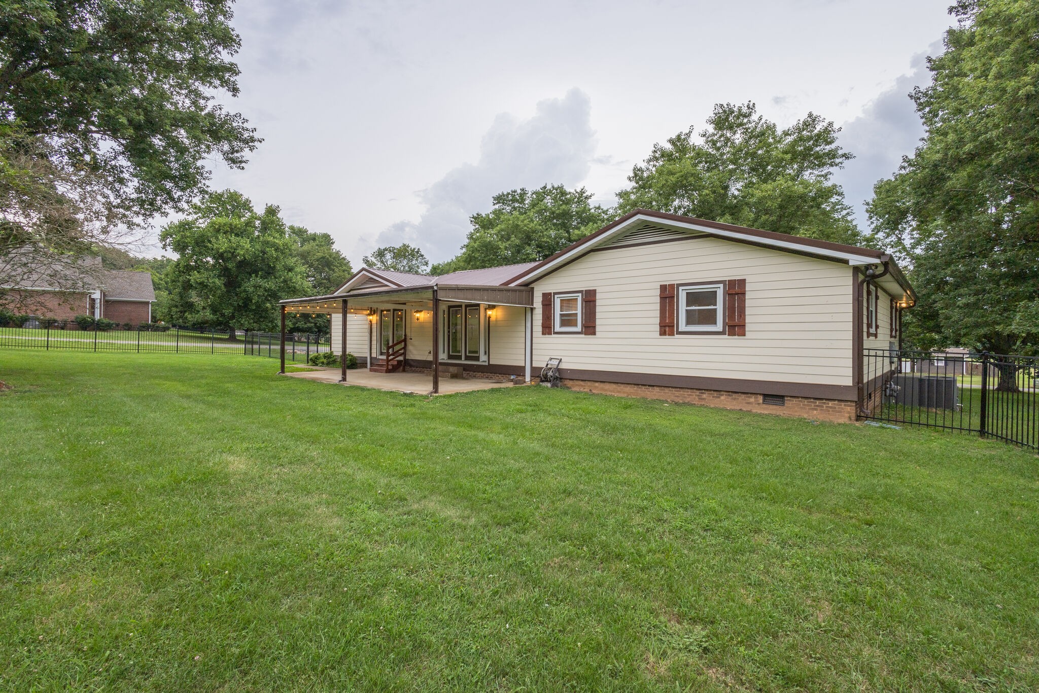 109 Masters Ln