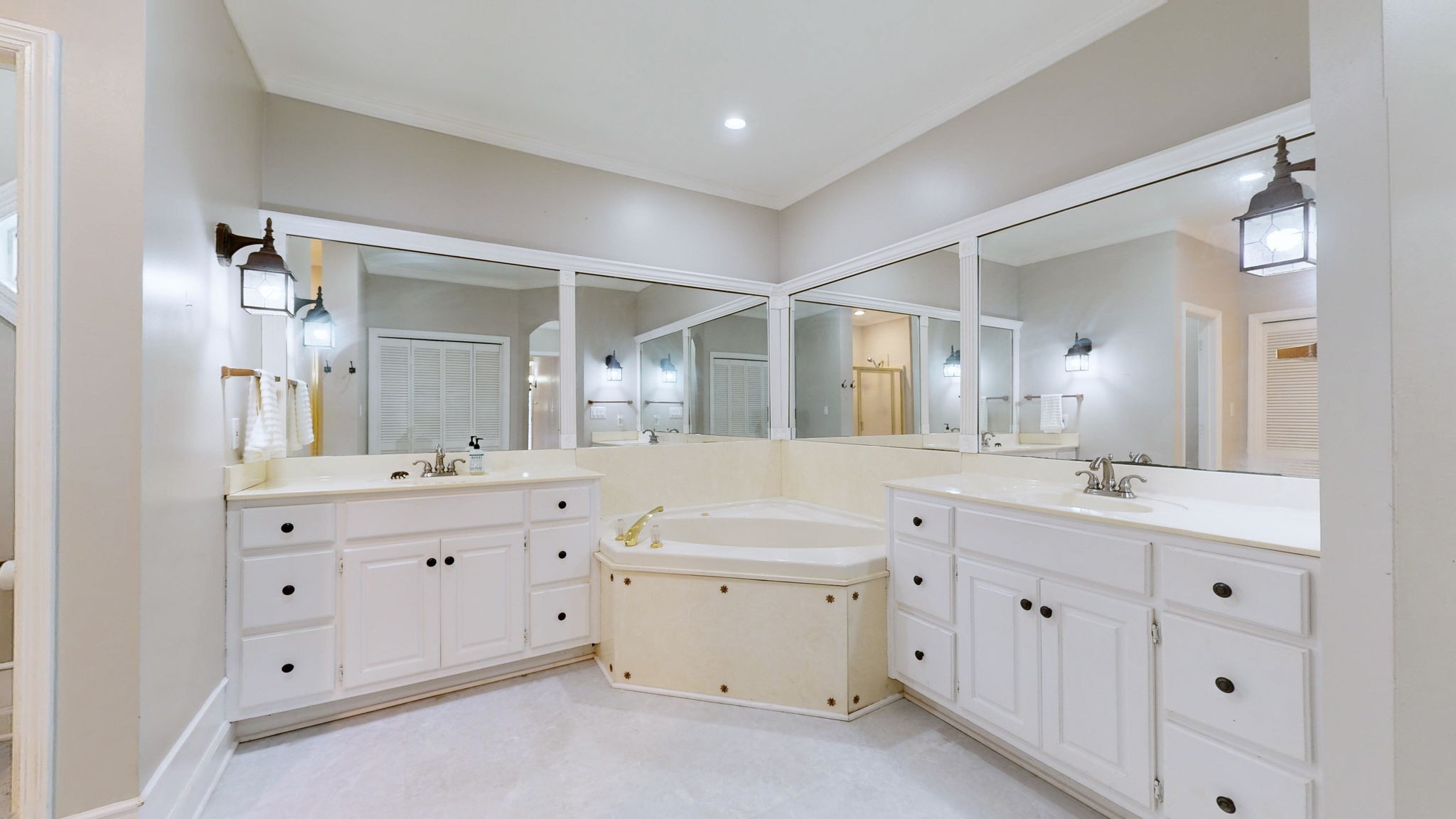 6233 Cayce Ln