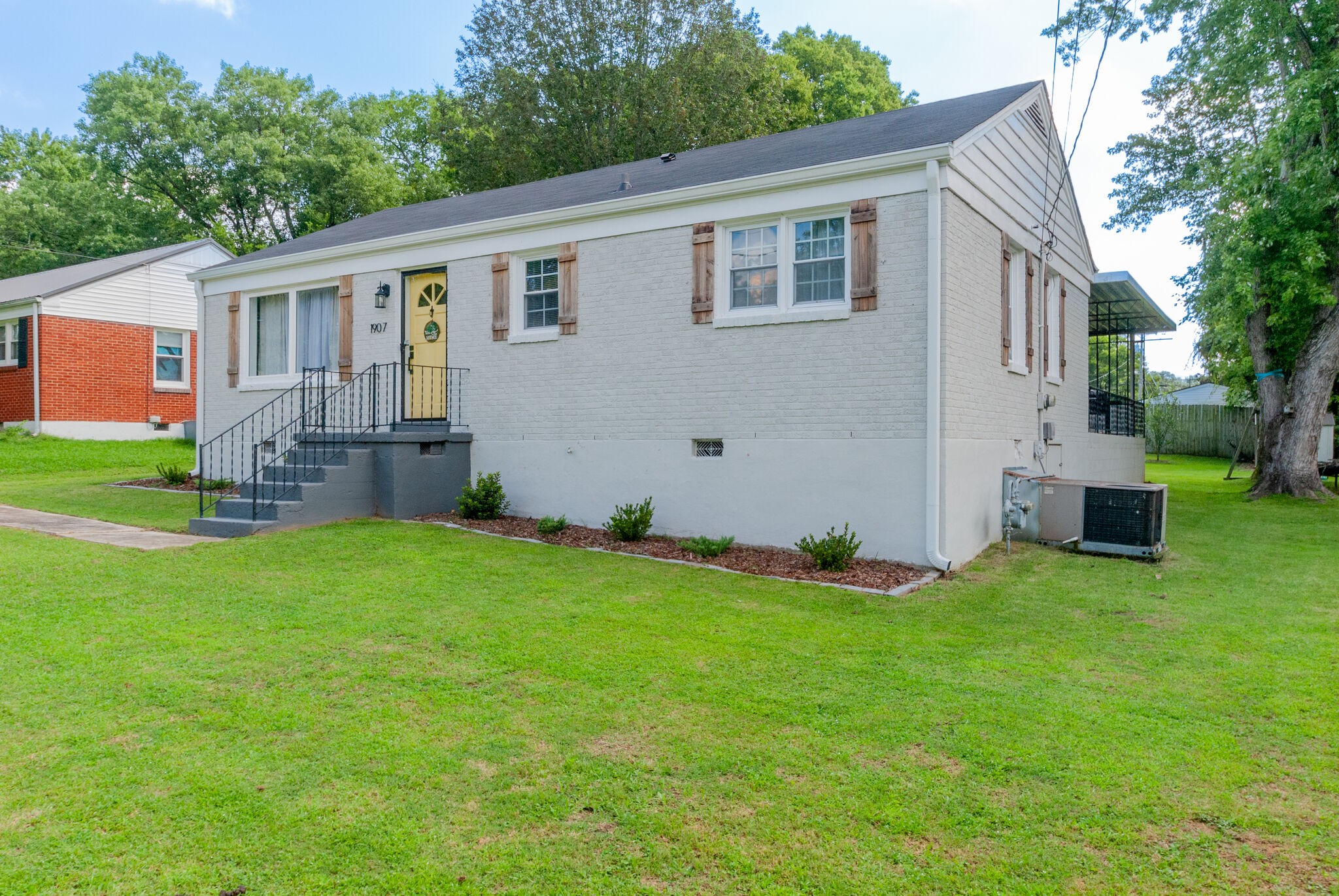 1907 Woodmont Dr