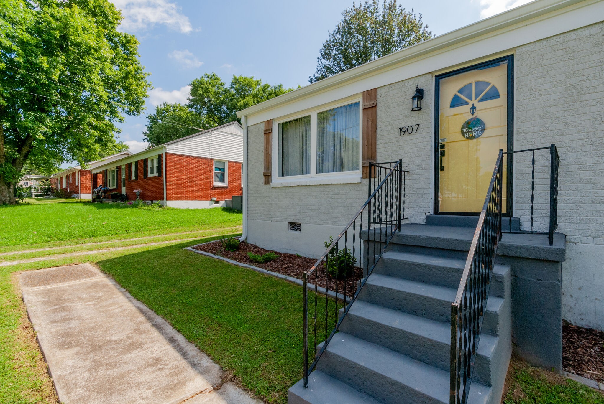 1907 Woodmont Dr