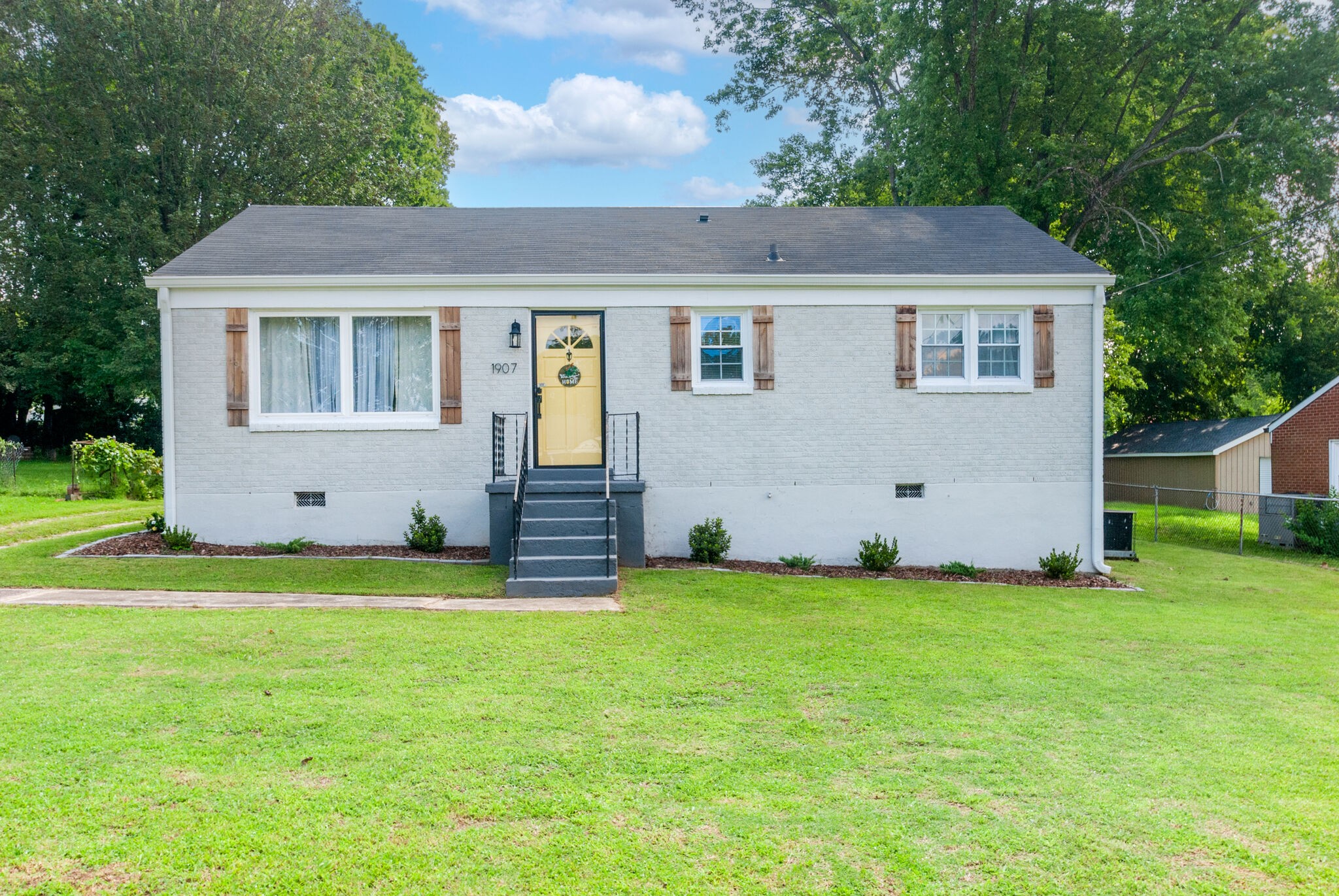 1907 Woodmont Dr