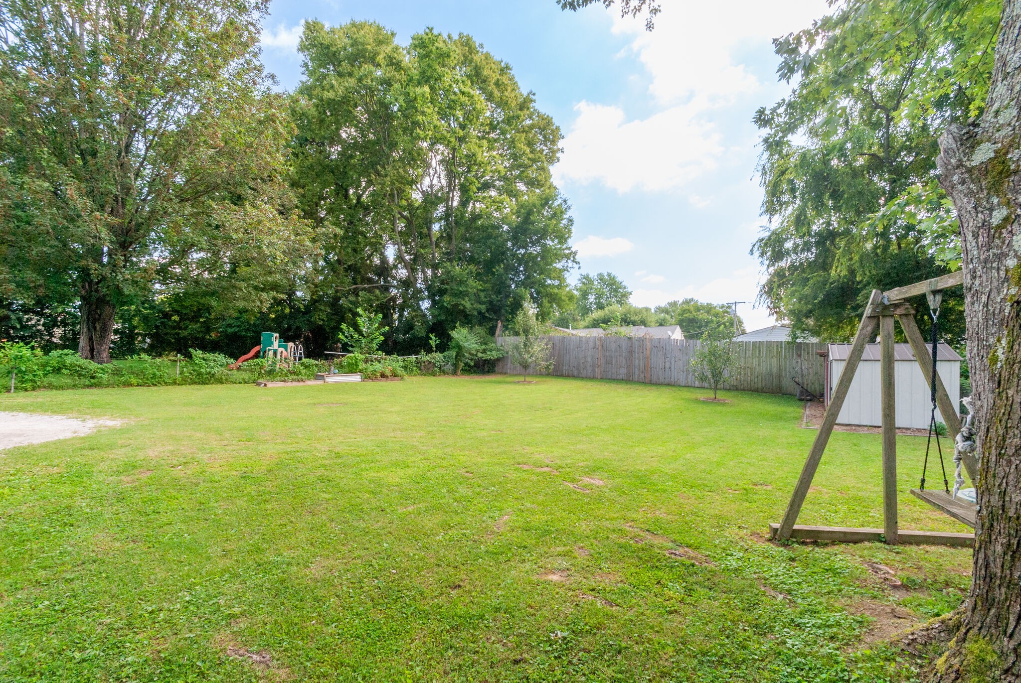 1907 Woodmont Dr