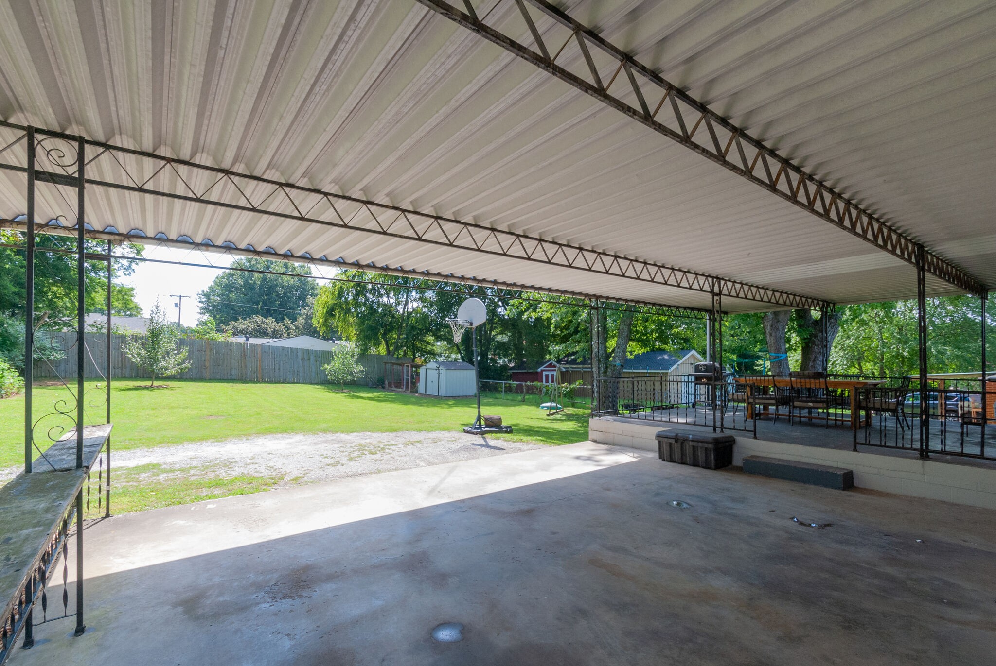 1907 Woodmont Dr
