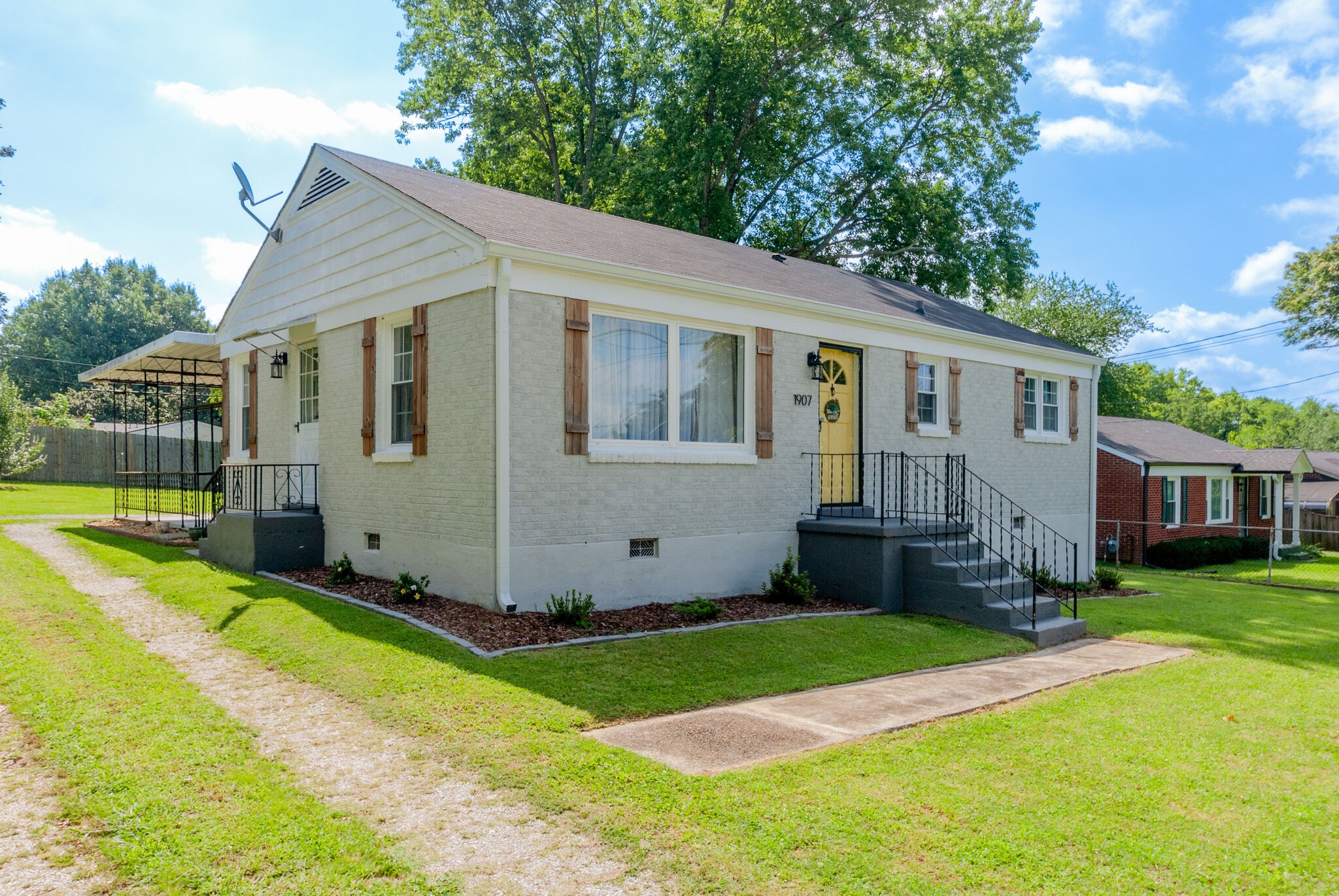 1907 Woodmont Dr