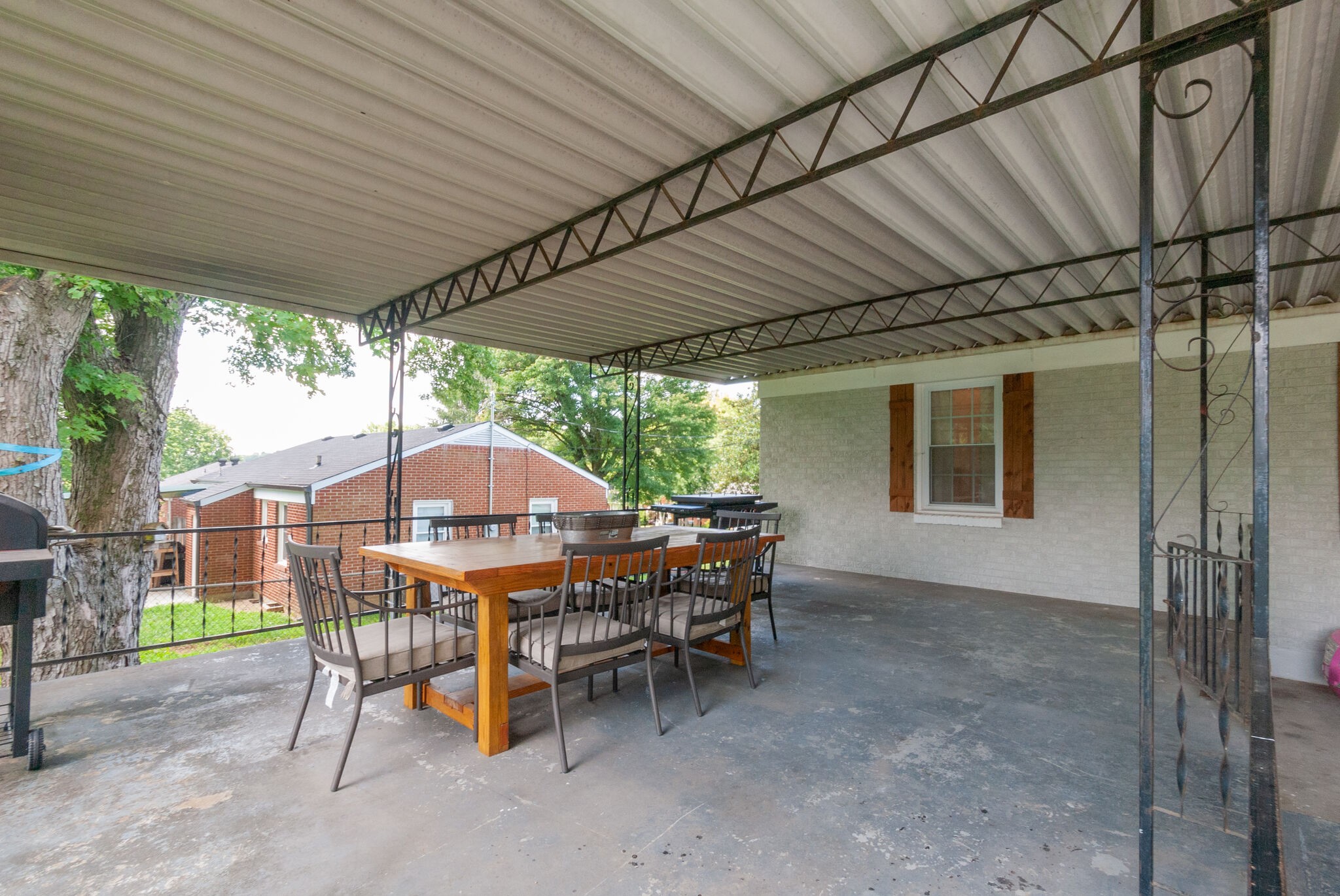 1907 Woodmont Dr