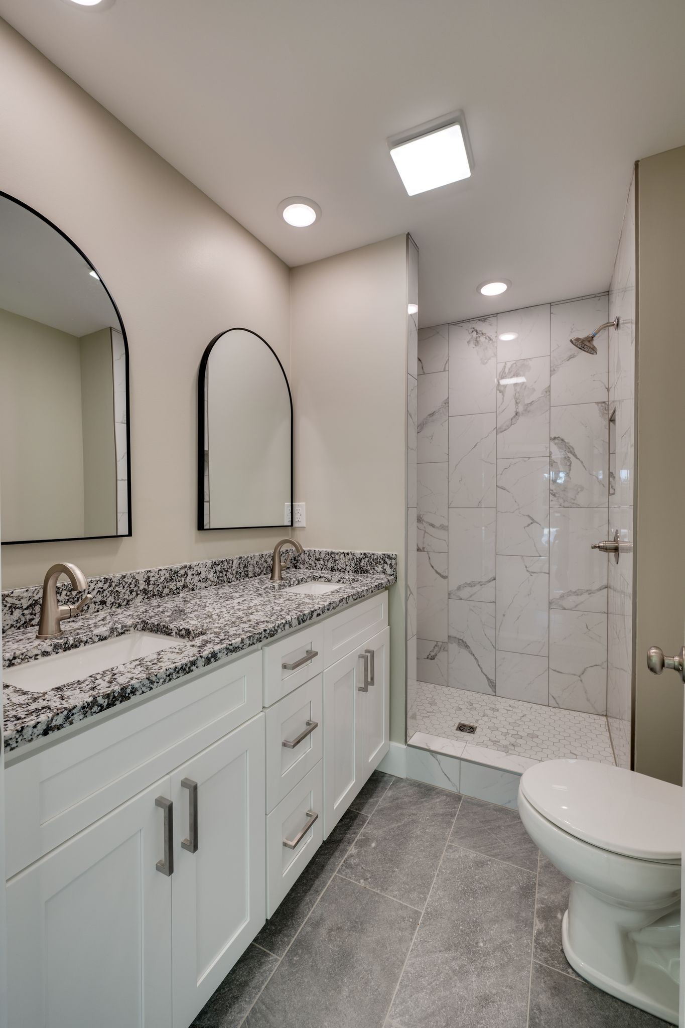 111 Bernhardt Blvd