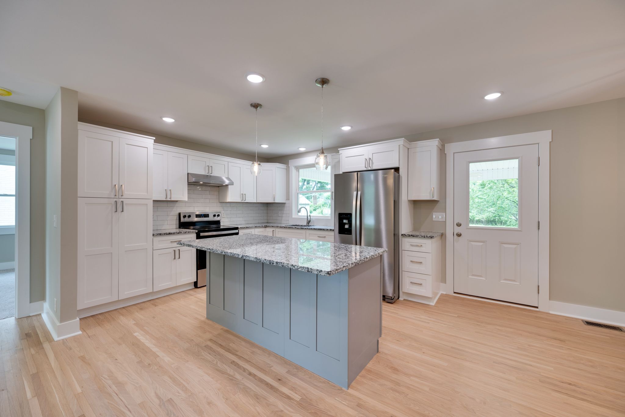 111 Bernhardt Blvd