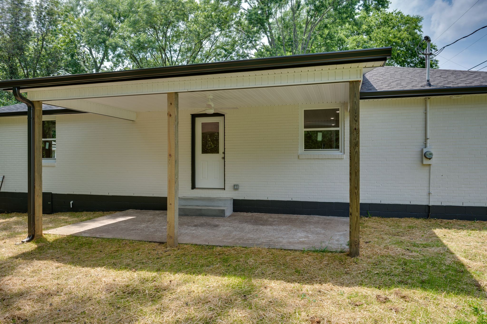 111 Bernhardt Blvd