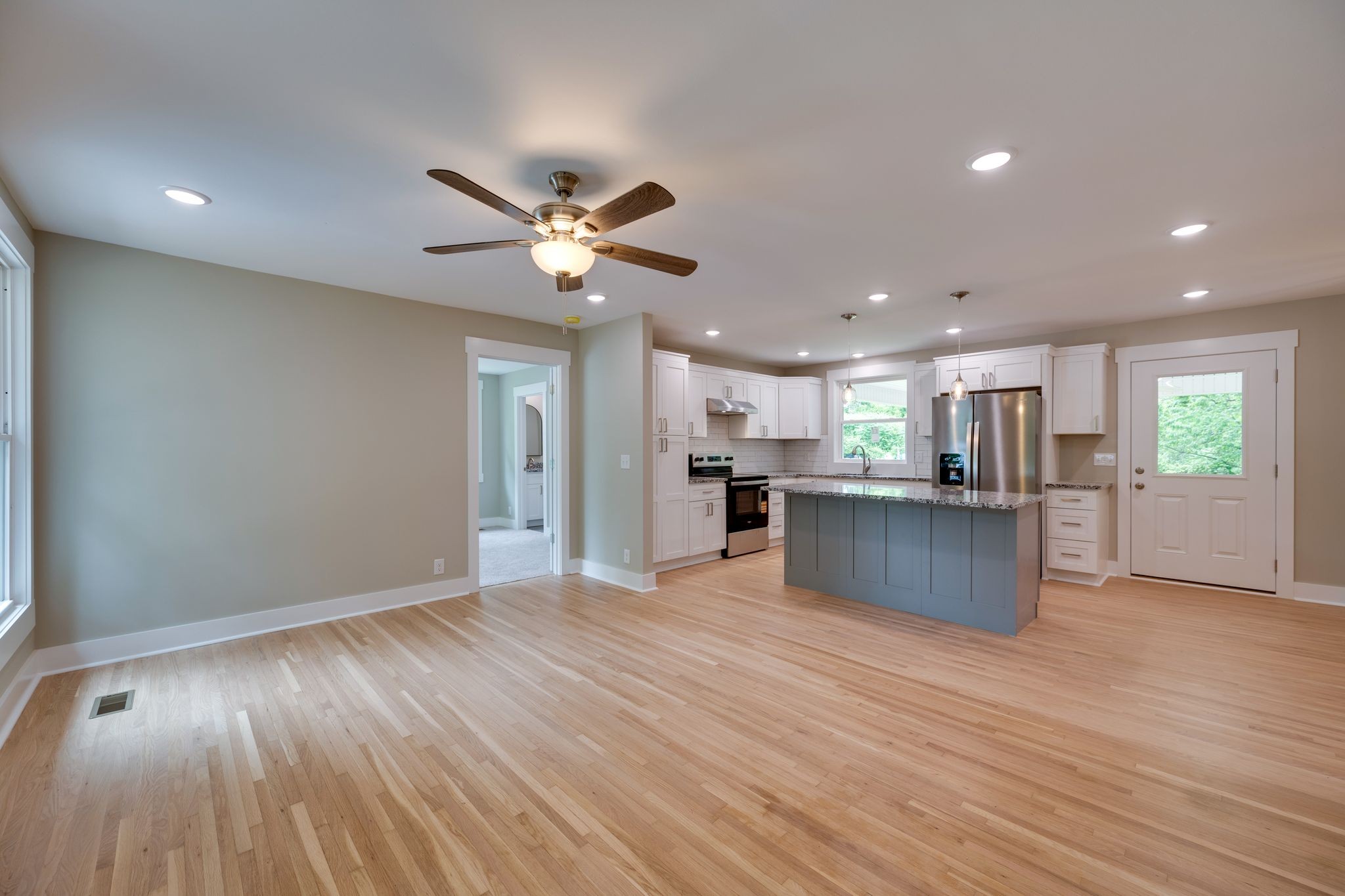111 Bernhardt Blvd