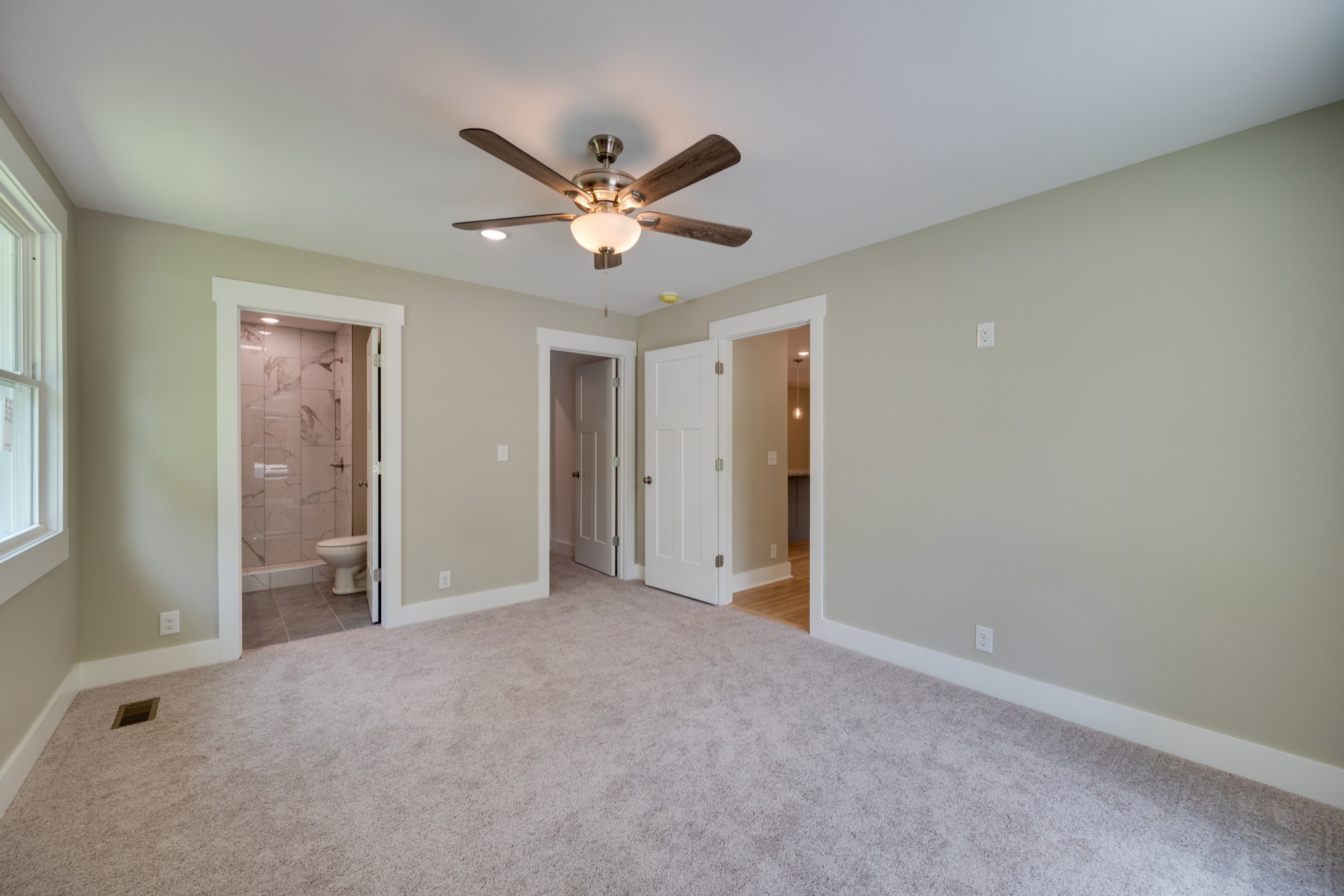 111 Bernhardt Blvd