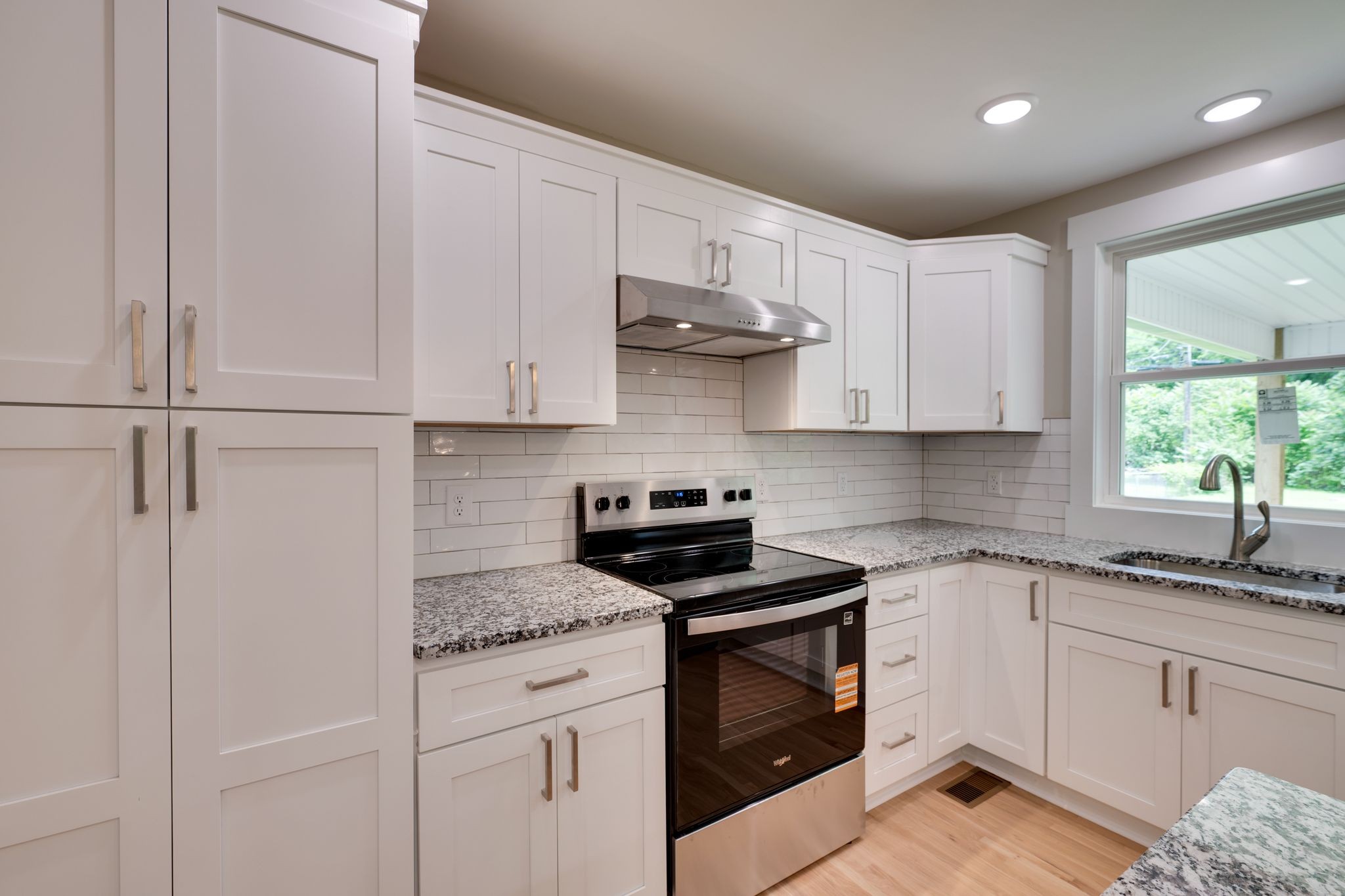 111 Bernhardt Blvd