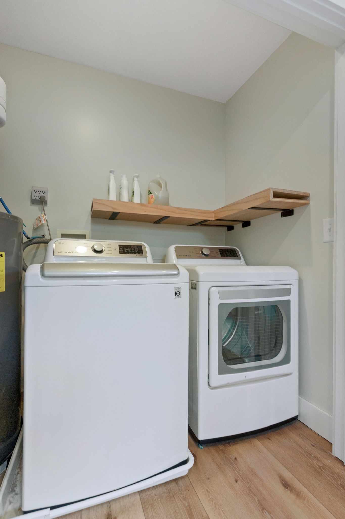 214 Crestland Dr