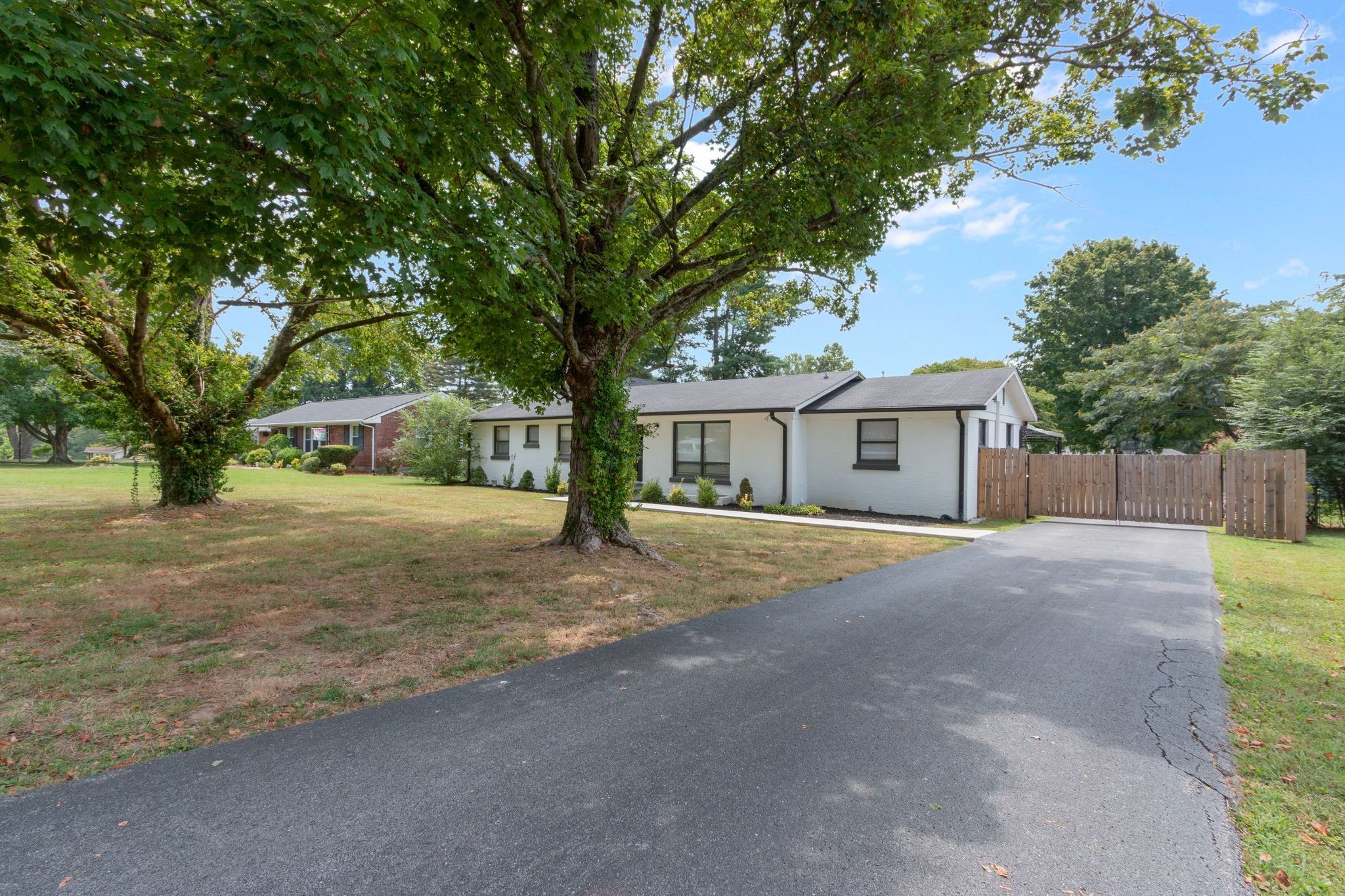 214 Crestland Dr