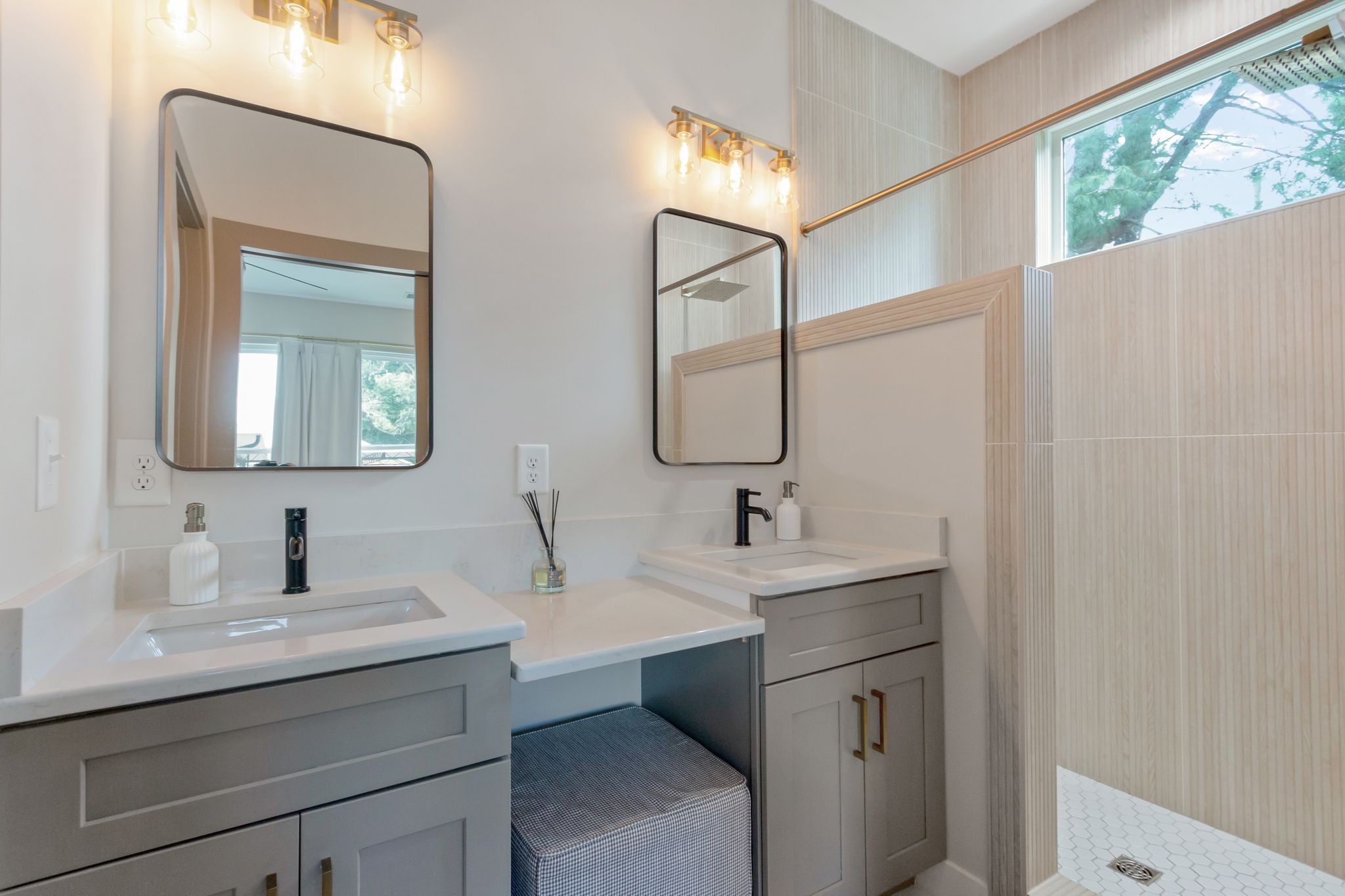 214 Crestland Dr