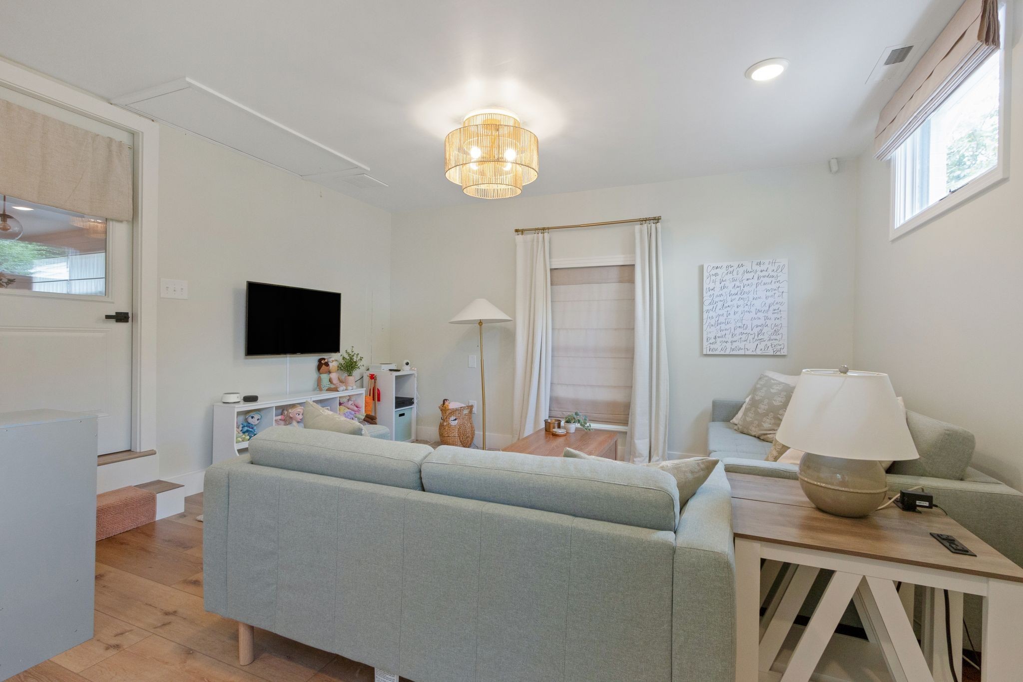 214 Crestland Dr