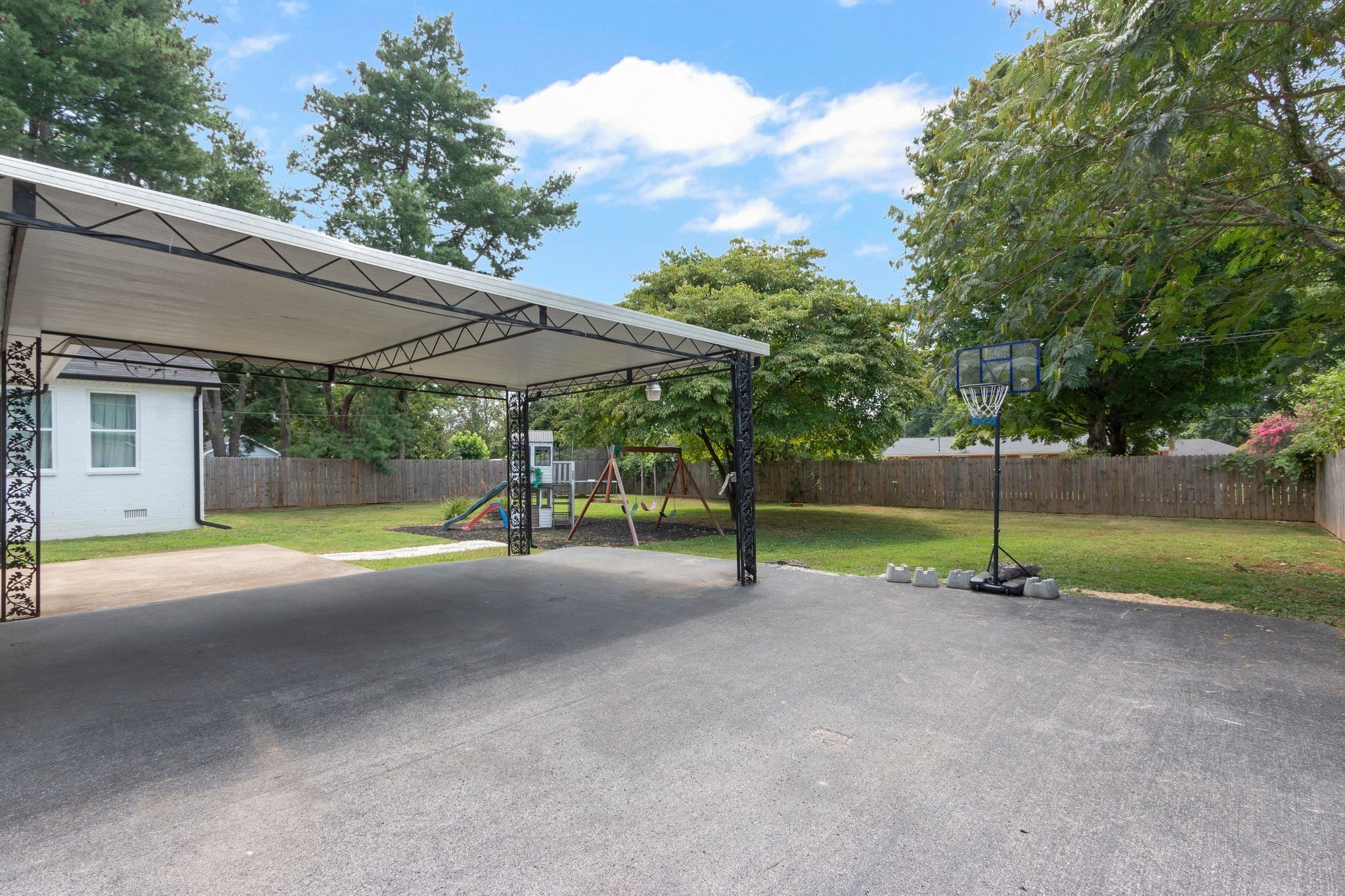 214 Crestland Dr