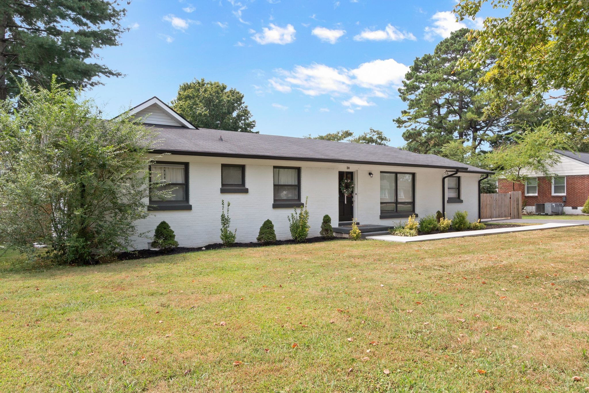214 Crestland Dr