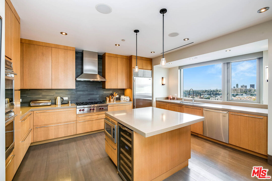 10800 Wilshire Blvd Unit: 1001