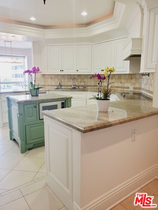 10551 WILSHIRE BLVD Unit: 705