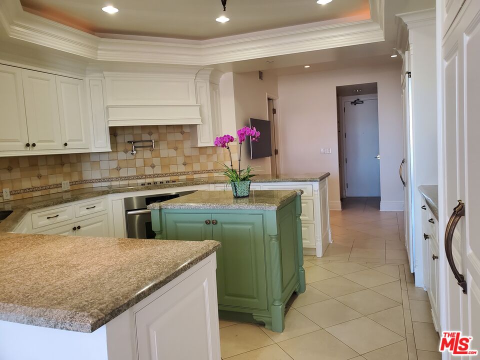 10551 WILSHIRE BLVD Unit: 705