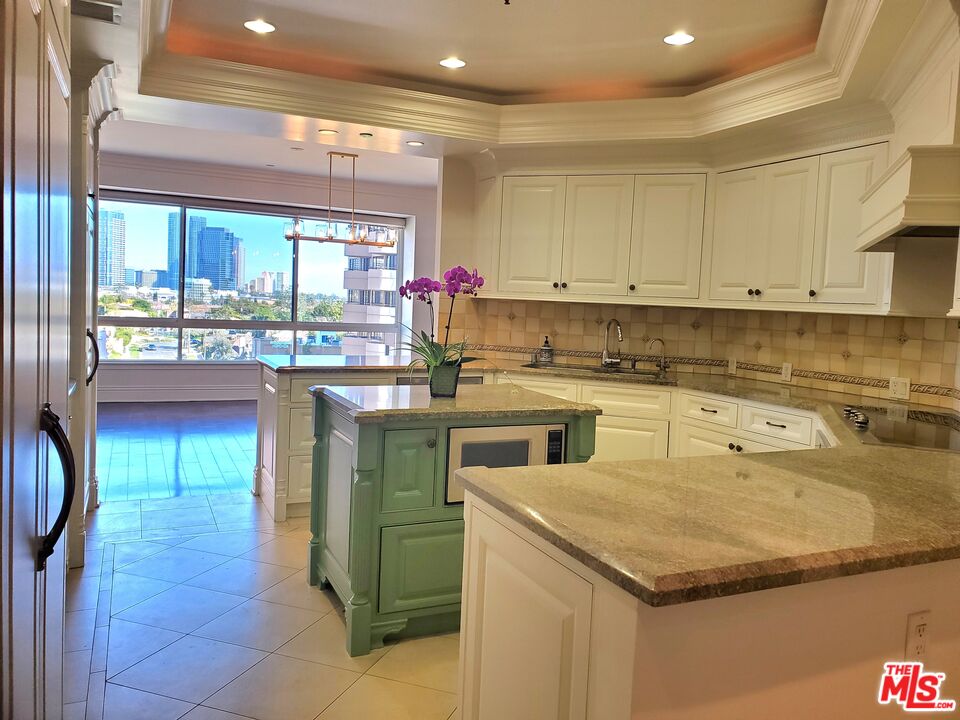 10551 WILSHIRE BLVD Unit: 705