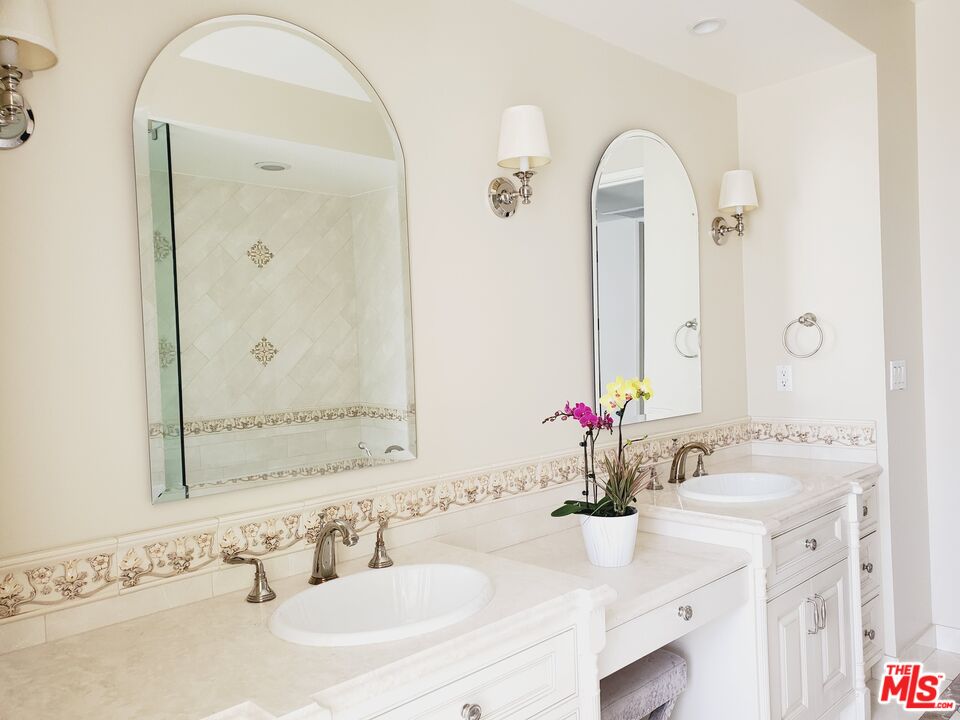 10551 WILSHIRE BLVD Unit: 705