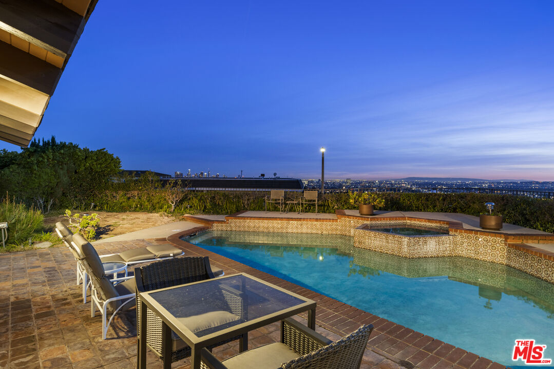 5239 Los Hermosos Way