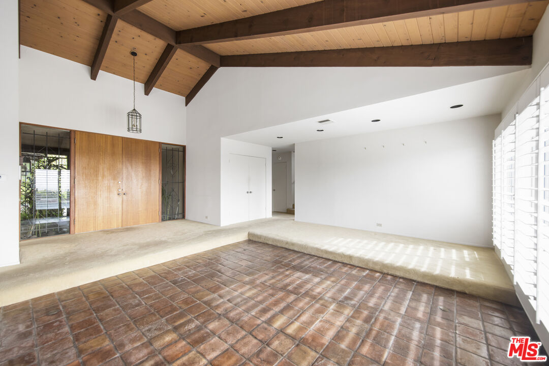 5239 Los Hermosos Way