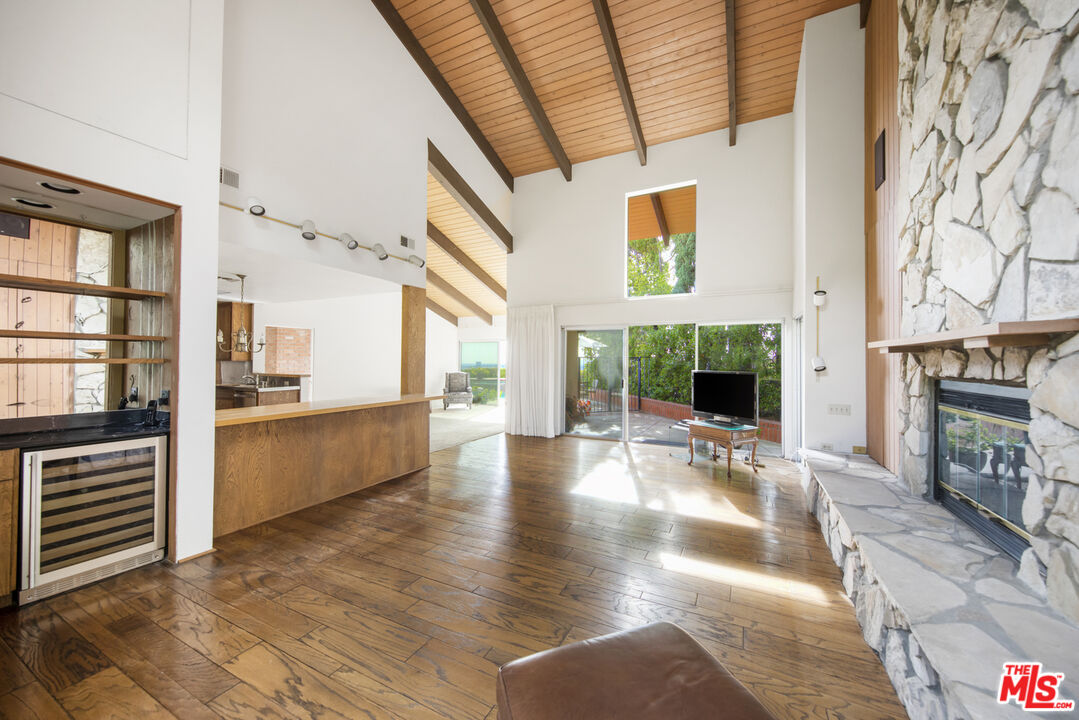 5239 Los Hermosos Way